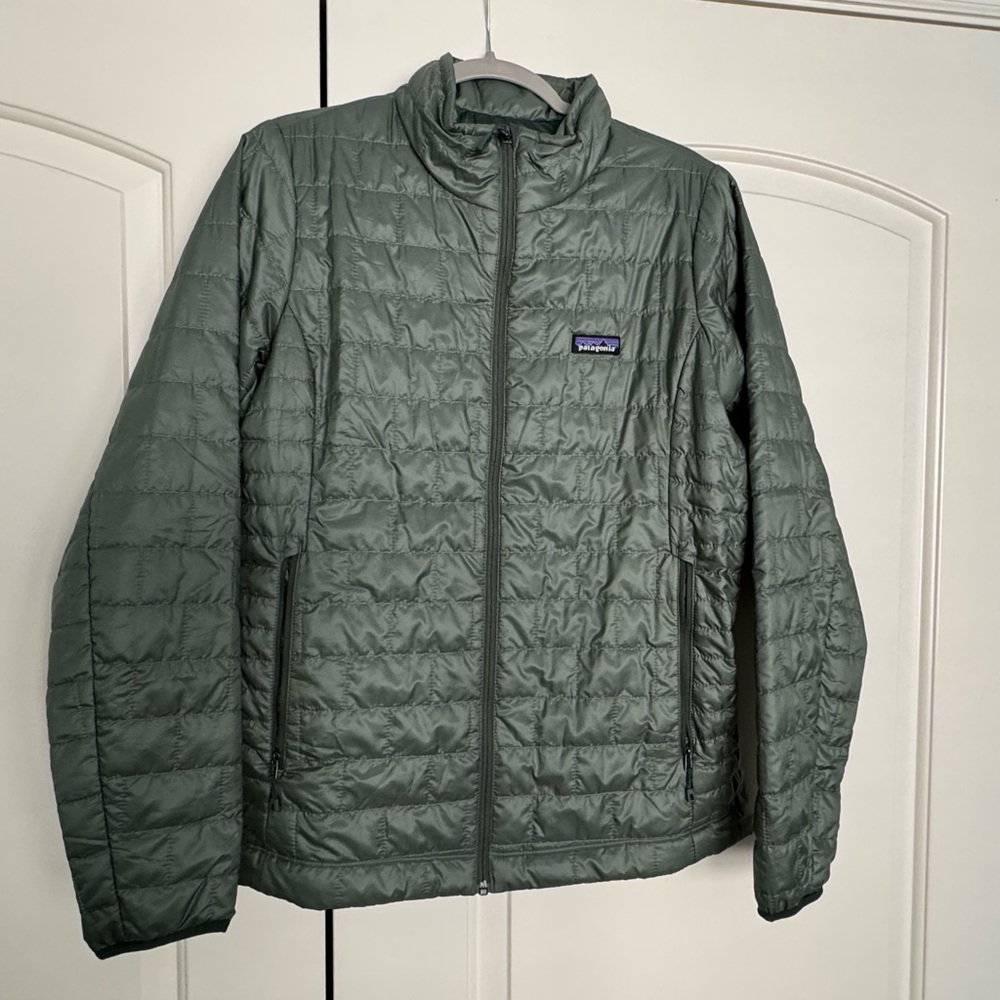 Women’s Patagonia Nano Puff Jacket! Excellent condition.